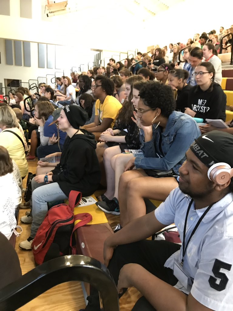 lincolnabesread's tweet photo. We are here!! Kicking off with an 🔥 author panel! @CavalcadeWest with @jeffzentner @mstohl #margaretpetersonhaddix #cynthiahand @lincolnabesread @projectlitabes #abenation ✍️📚❤️ https://t.co/uwGi579qXh