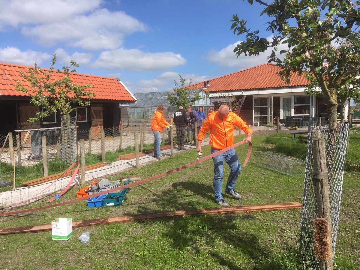GBK heeft vandaag alsnog werkzaamheden voor NL Doet verricht bij Warm Thuis in Zuidermeer. Geitenbrug gebouwd en wandelpad voorzien van hekwerk voor deze goede stichting. Wij hebben het graag gedaan!