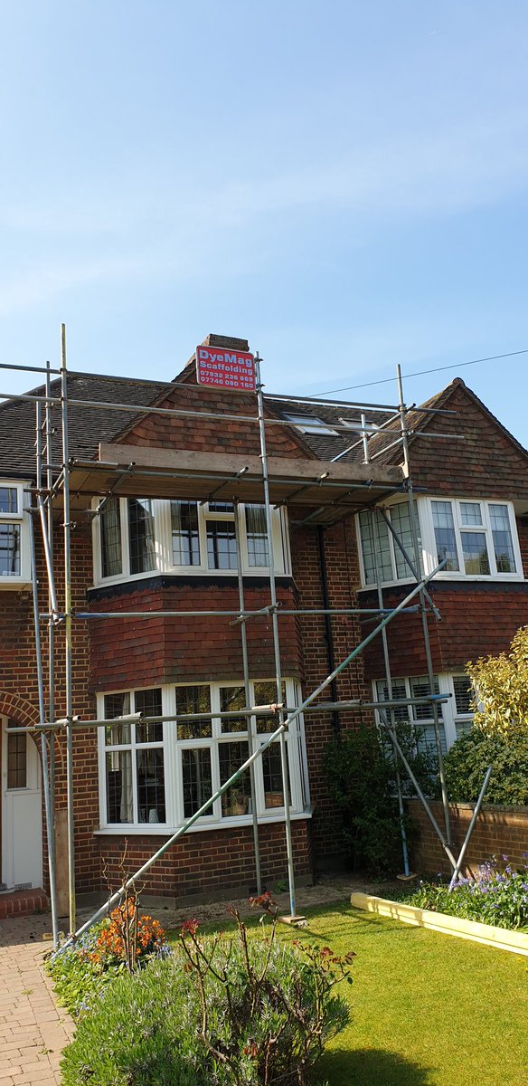 DyeMagScaffLtd's tweet photo. 15ftx20ft scaffold for roof and gutter repairs🔧😉
#newmalden #kingston
@DyeMagScaffLtd 
Instagram:@dyemagscaffolding 
#scafflife #scaffolding #scaffbeezy #scaff4life #roofing #construction #builders #PoundNoteChasers https://t.co/qRW9sbGjjv