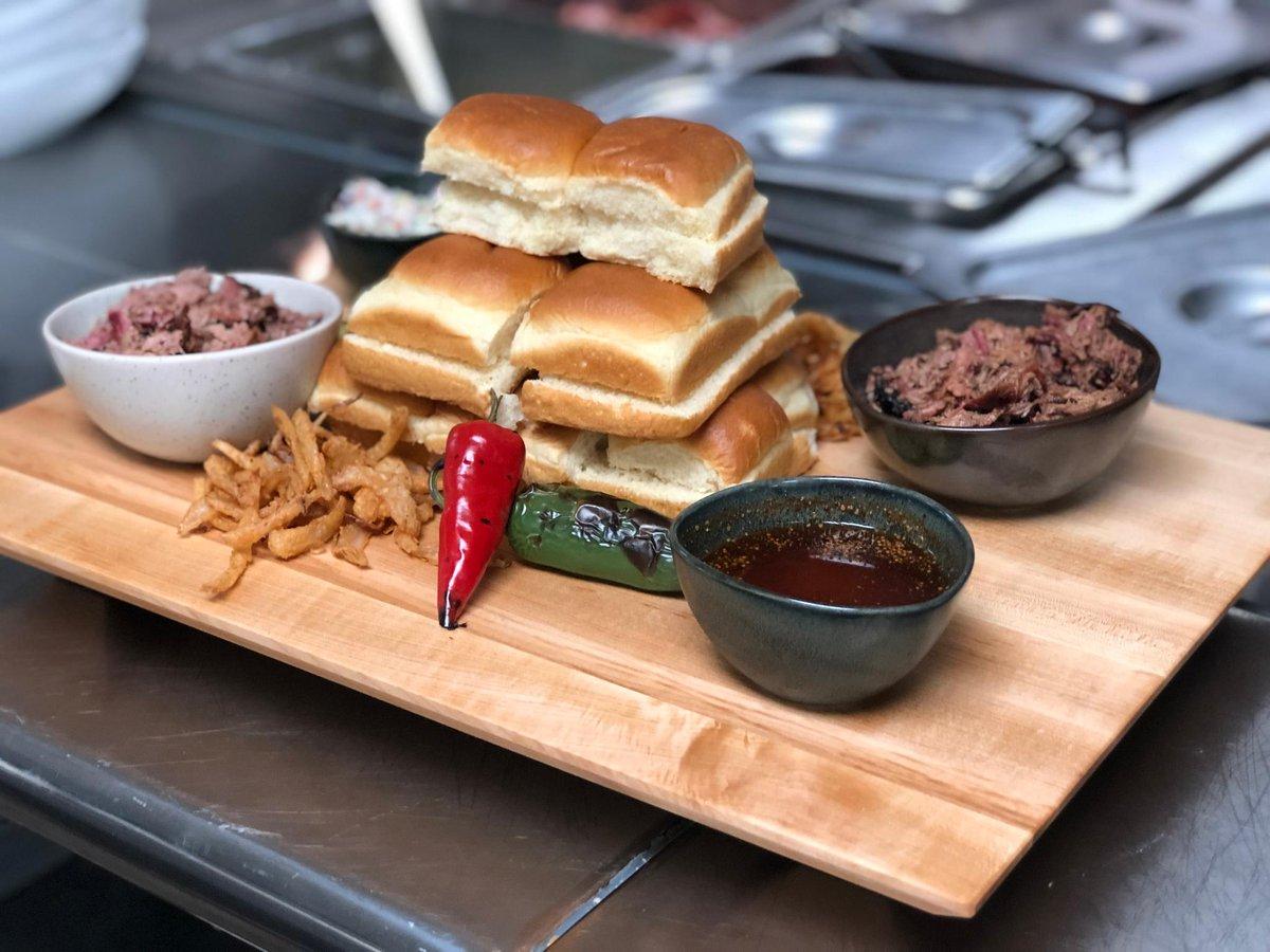 TFEATS's tweet photo. You can grab one of these @ROWDYDOWbbQ Party Boards up in #BatAndBarrel! Split between friends for the perfect thing to snack on during the game! #DelawareNorth #TargetField #MNTwins https://t.co/AUJ6Yzdwak