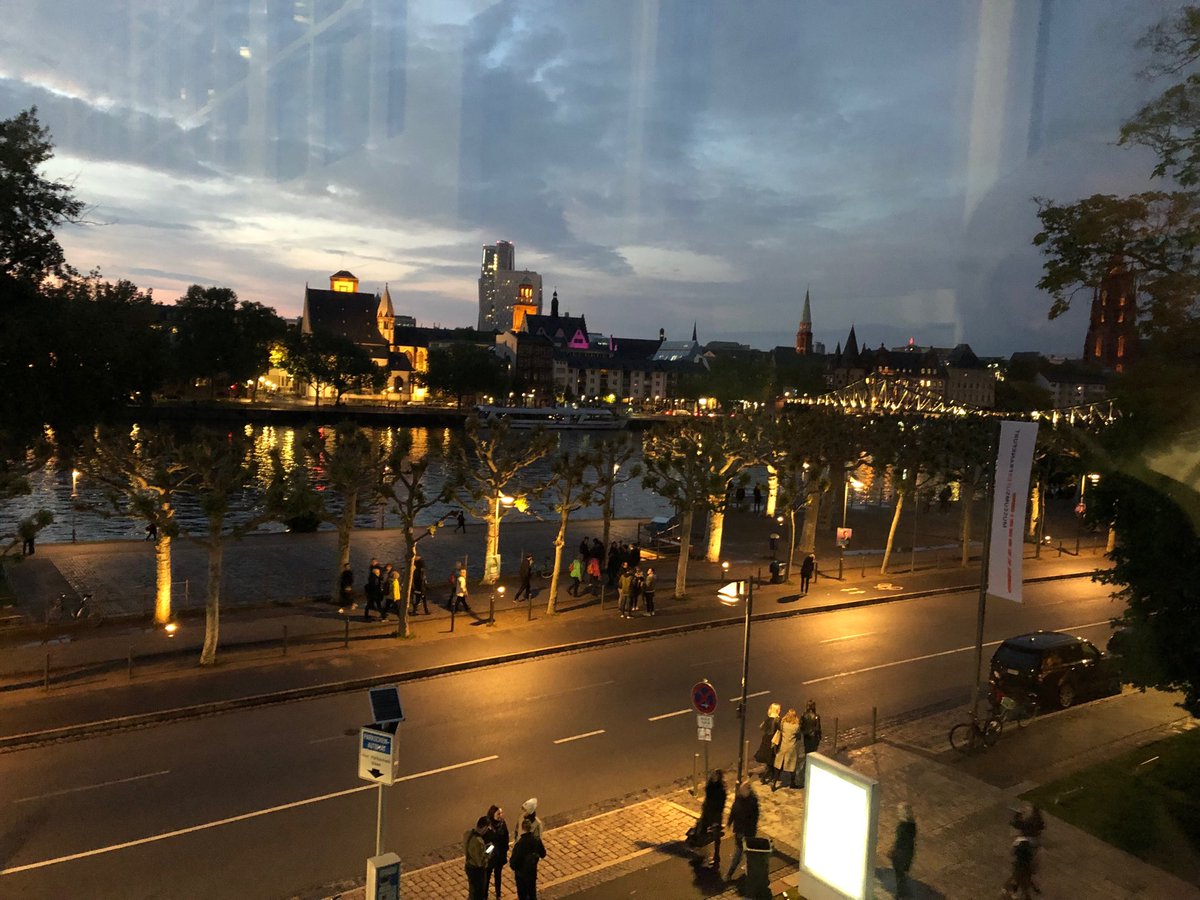 HolgerPaul66's tweet photo. Immer wieder schön: Nacht der Museen in Frankfurt: und der Himmel spielt rechtzeitig auch noch mit🤗 #ndmffm https://t.co/93p1GUdhna