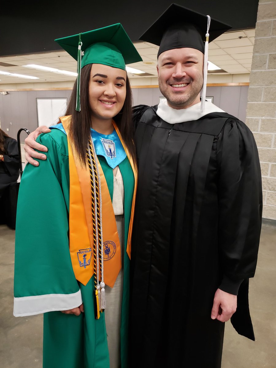 simpson_math's tweet photo. #IAdviseCollegeStudents like @thechantelleee to take all The Simpsons but then choose Jimpson as your favorite! #TCGrad2019 #GottaCatchThemAll https://t.co/LYC88mQvde