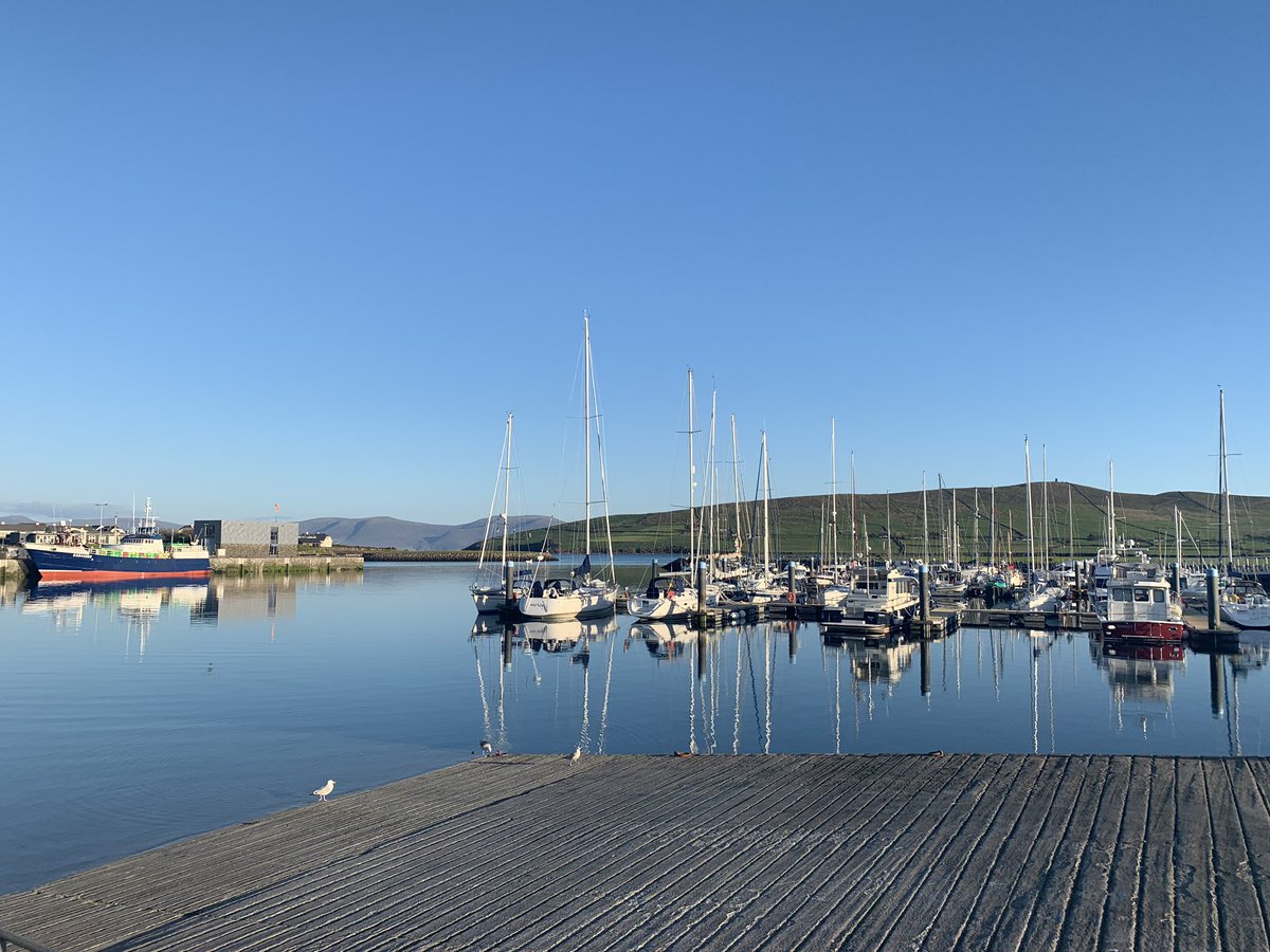 Nothing like a change of scenery for the weekend🌞Especially when it is scenery like this! #WildAtlanticWay #dingle #discoverireland #entdeckeirland @DinglePeninsula @WAWHour