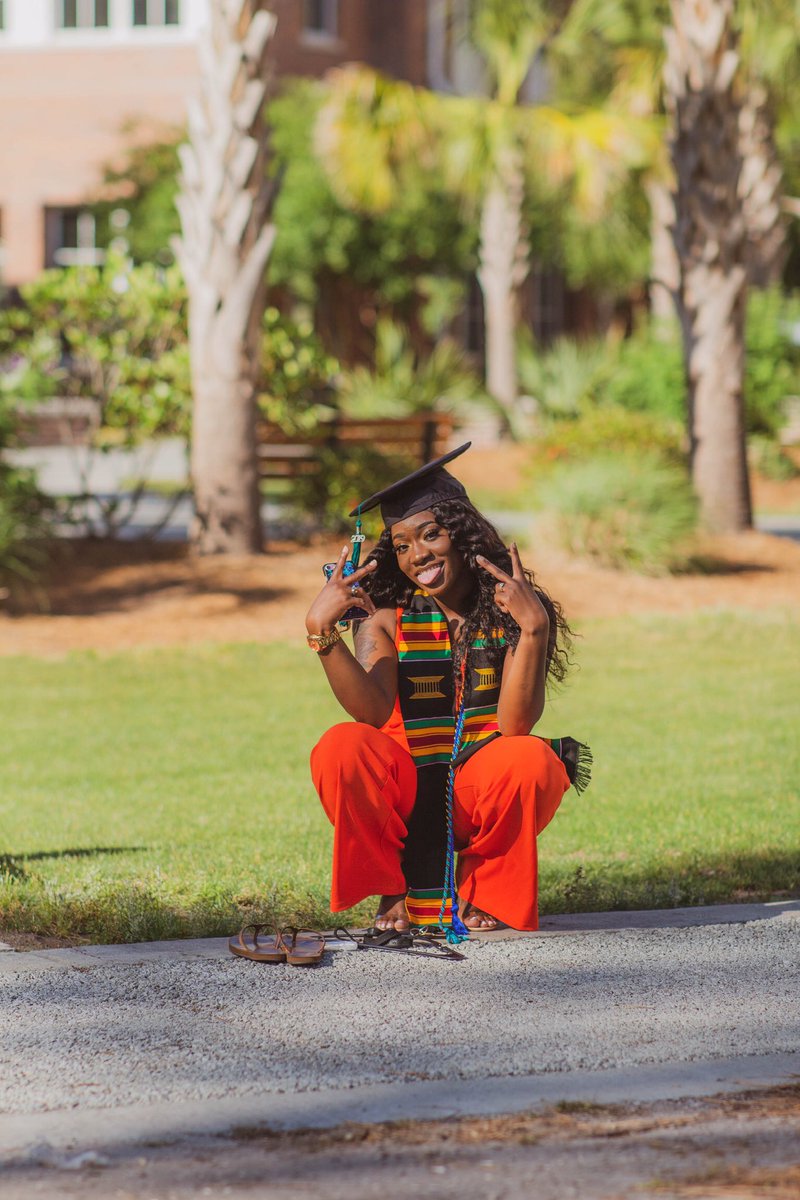quanaaaa_'s tweet photo. done with the B.S 🤪 issa college grad 👩🏾‍🎓 #CCUlater ✌🏾 https://t.co/5urzbFtOeK