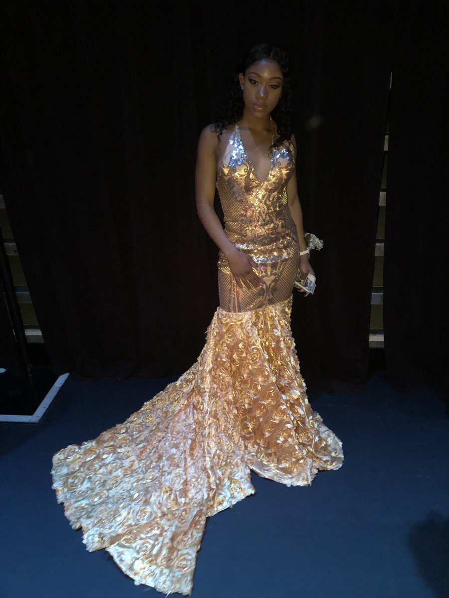 AsiaTyasia's tweet photo. #prom2k19 #potomacprom https://t.co/X2GTaTnAtP