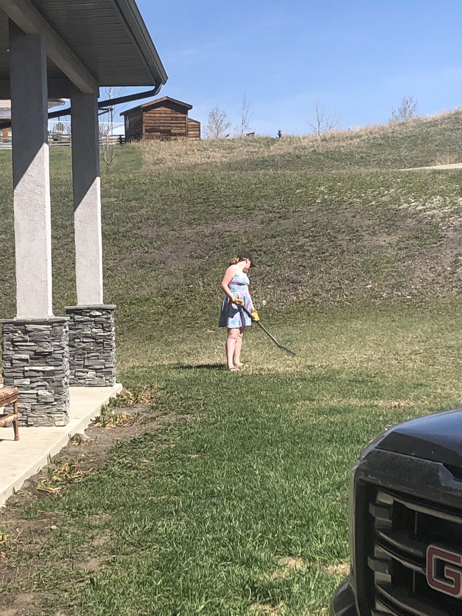 whitman_brady's tweet photo. @WatsonGloves gloves and a sundress https://t.co/ensU3JB79E