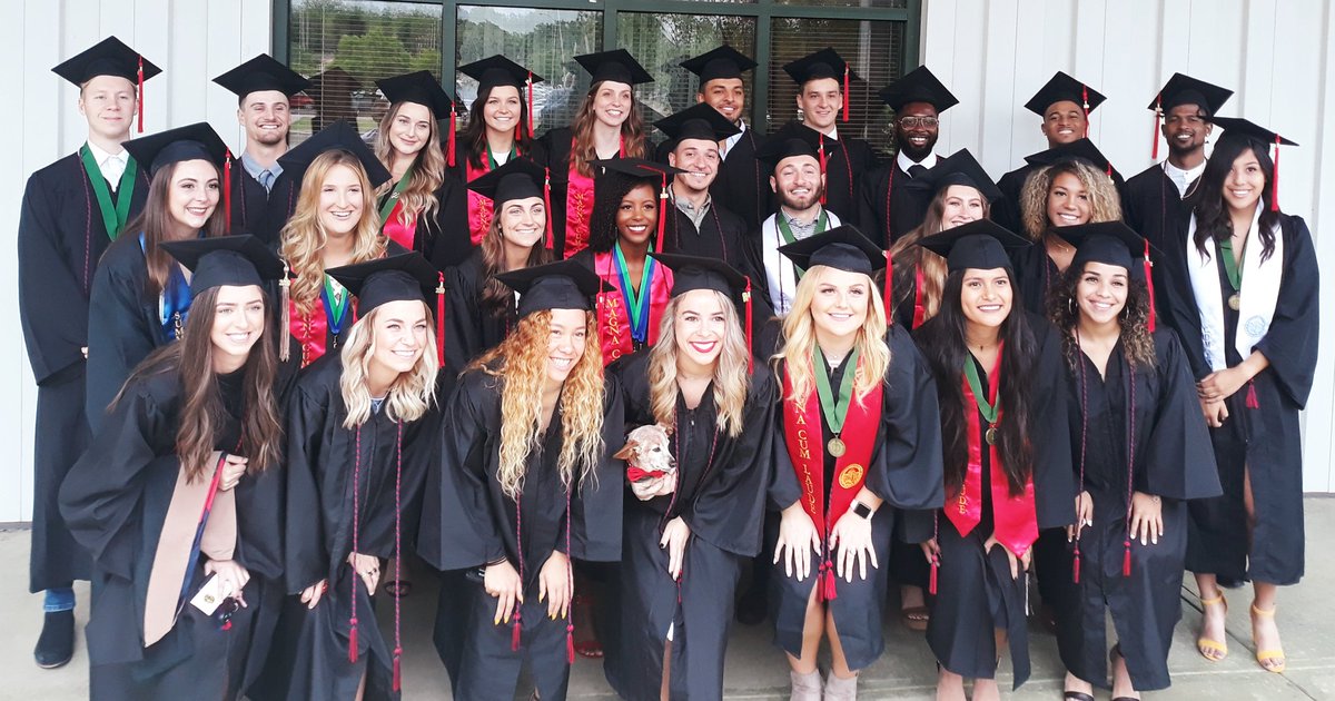 RSUHillcats's tweet photo. Congratulations to the Rogers State Student-Athlete Graduating Class of 2019! Thank you for the time and effort you dedicated to RSU and for the leadership and integrity you brought to each of your teams. #GoHillcats! https://t.co/BKpSU4x4H1
