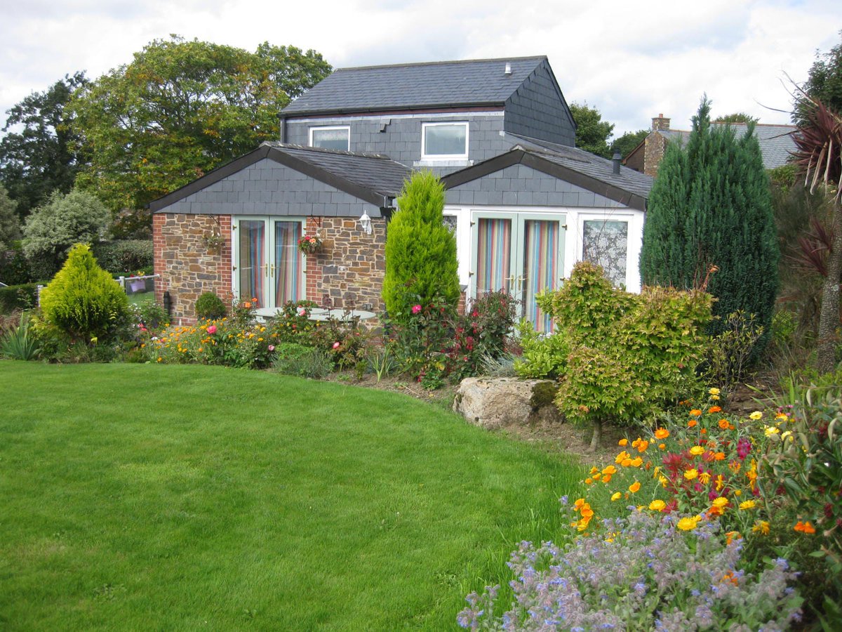 Poltor Cottage tweet media