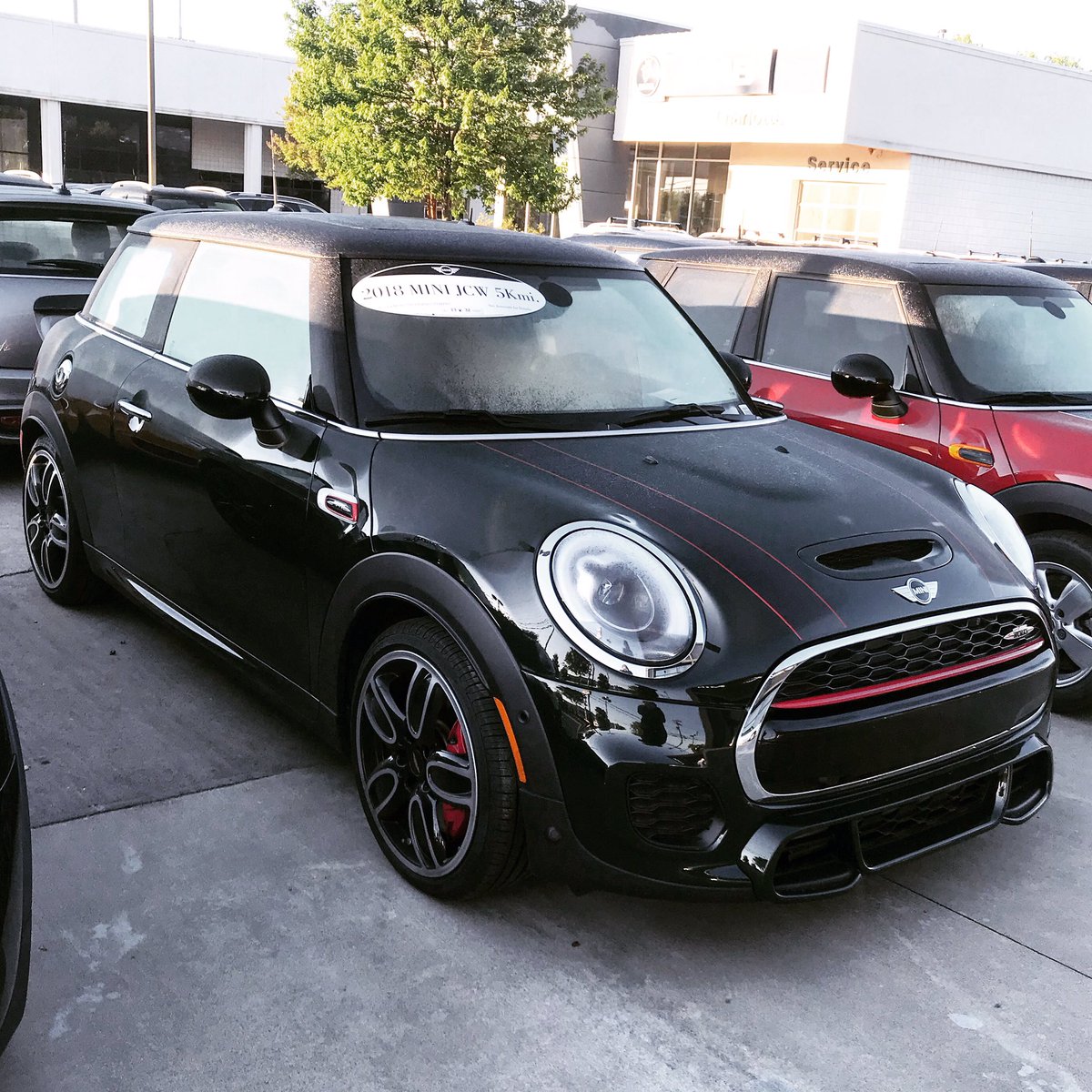 HendrickMINI's tweet photo. #SideShotSaturday Check out this killer 2018 JCW! #prelovednotpreowned #hendrickmini #MINI #miniusa #preowned #jcw #hardtop #MINIhardtop #minifan https://t.co/TngJ6DcJwE