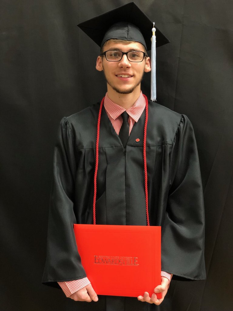 msummers84's tweet photo. Congratulations @NSummers23 SIUe 2019 Grad.@SIUE https://t.co/BPlQzsku8e