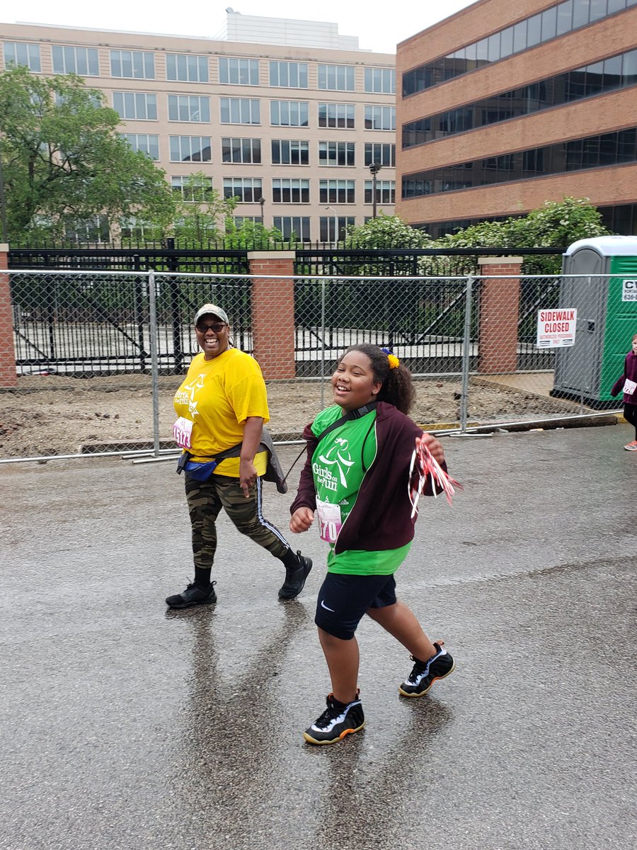 MrSucherman's tweet photo. So proud of the girls and their coaches for an amazing finish at their #GOTR 5K race today! Way to go #lemasters!! @RGSDNews @asunshine123 @kevindstarks #riverviewgardens #StL https://t.co/iqsm03A7QA