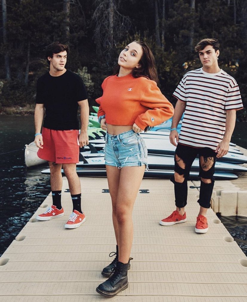parisxcx's tweet photo. OH NO SISTERS!!! The SISTER SQUAD conformed by GRAYSON and ETHAN DOLAN and EMMA CHAMBERLAIN HAS **CANCELLED** SISTER JAMES CHARLES!!! Bye bye sister squad 💀💀💀💀 https://t.co/bonwPDsvpc