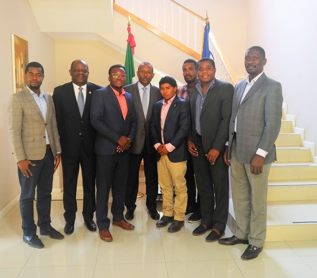 guylamothe509's tweet photo. En compagnie du ministre conseiller Garvey Jn Pierre et des conseiller et Premier secretaire, Jn Claude Lappé et Jorel Claude, j'ai recu a l'ambassade le comite Directeur  d'une nouvelle association haïtienne a Mexico; "Communaute haitienne vivant au Mexique. (CHVM).. https://t.co/vQYv1bKGPL