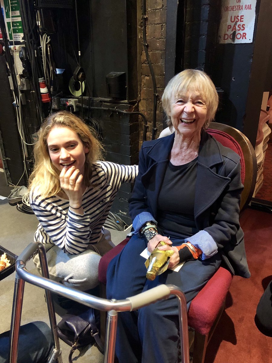 Gillian Anderson tweet media