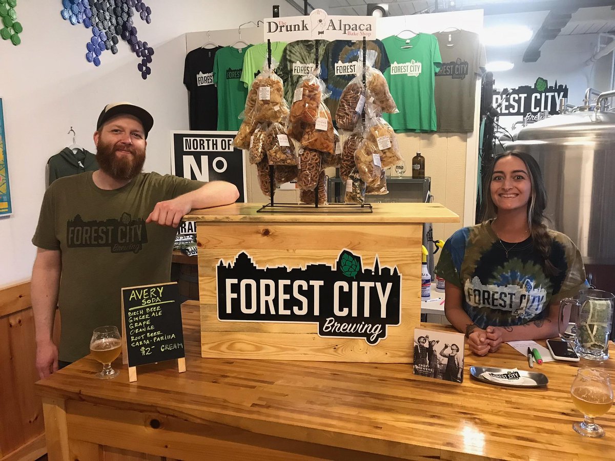 Welcome back the Riddler IPA! This hazy IPA=Southern Hemisphere hops/fruity+pungent notes/90s-era resinous hop burst/strong+hoppy finish.

Also, Shiny Do-Right Food Truck is here today 2-close!

ON TAP=Daybreak Pilsner/Odin IPA/Riddler IPA/Blaubeere Sour Ale/Barley's Irish Stout