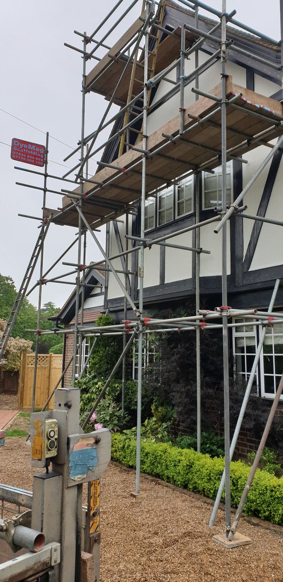 DyeMagScaffLtd's tweet photo. 20ftx20ft with 8ft table lift for painting🔧😊
#Claygate
@DyeMagScaffLtd 
Instagram:@dyemagscaffolding 
#scafflife #scaffolding #scaffbeezy #scaff4life #roofing #construction #builders #PoundNoteChasers #property #painting https://t.co/uDKJfFHN6f