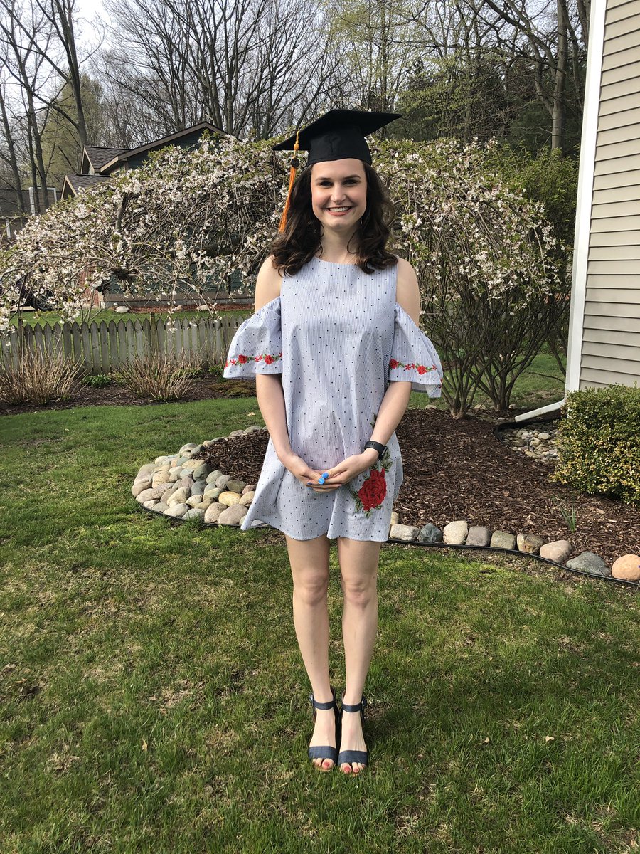 lmkruggel's tweet photo. Congrats, Sophie!#DetroitMercy2019 https://t.co/H4Quodqtcu
