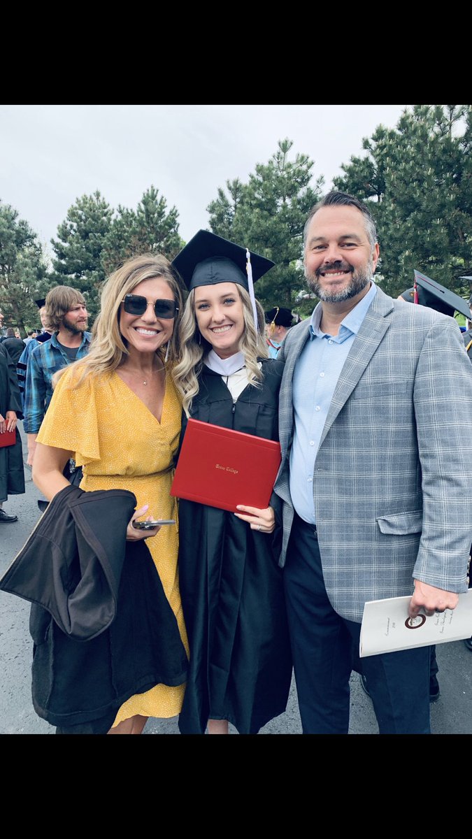 rdelp's tweet photo. Congrats to this graduate!  @hannahdelp_23 https://t.co/sqCI3IUz3n