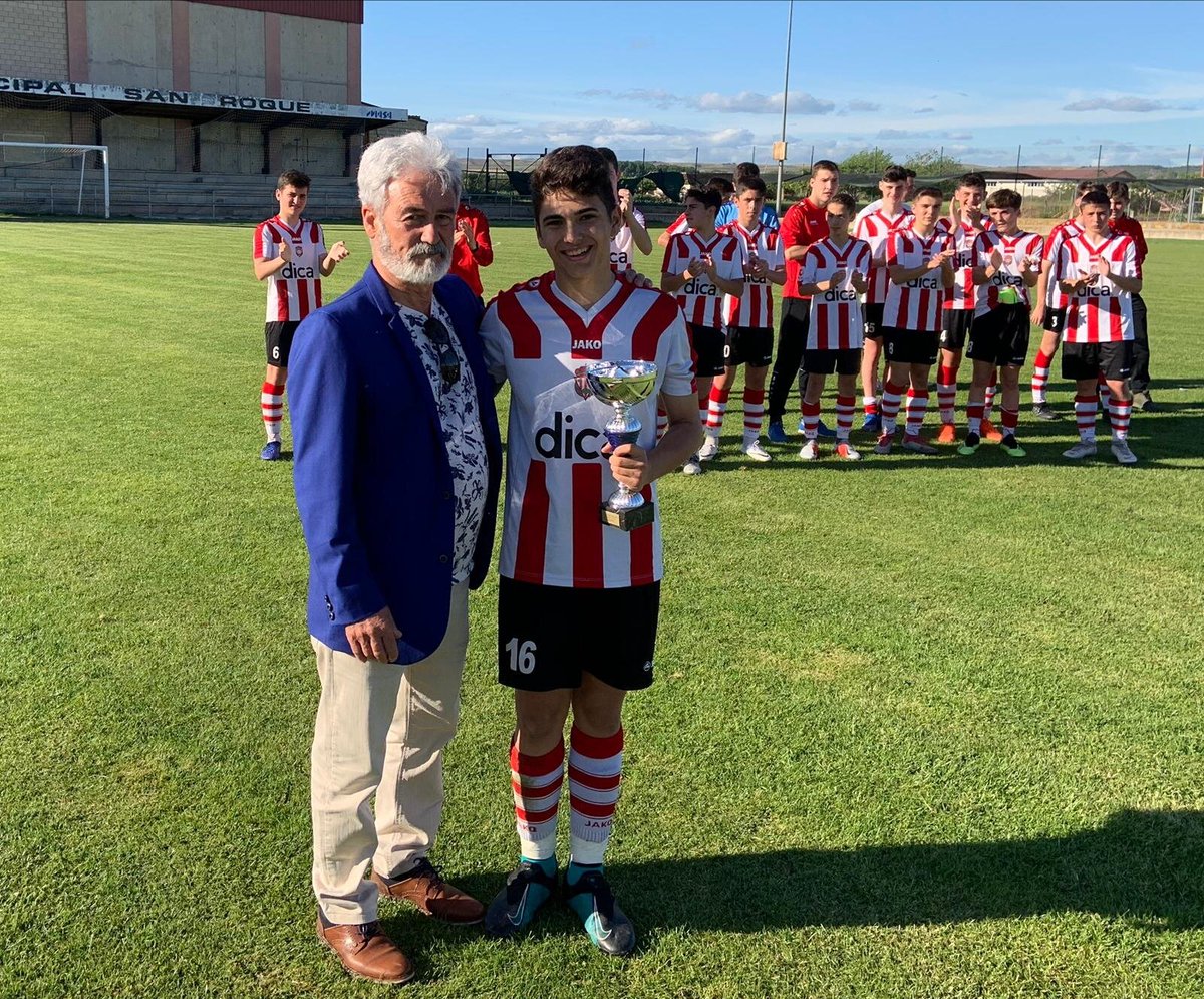 fedriojafutbol's tweet photo. El #EDRiver campeón de la 🏆 #CopaFederación de la Segunda Cadete tras derrotar al #CEFNajera por 1-4 en la final disputada esta tarde en Agoncillo. ENHORABUENA. https://t.co/Uu2OzhJKLS
