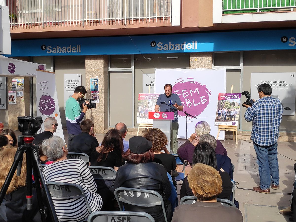 fempoblespribes's tweet photo. Engeguem la campanya d'actes a la Plaça Sant Jordi de Les Roquetes!

Hem explicat el que hem fet aquests quatre anys i els eixos del nou programa!

Continuem lluitant per transformar el futur!

#SPRibes https://t.co/7cDYYBQj6t