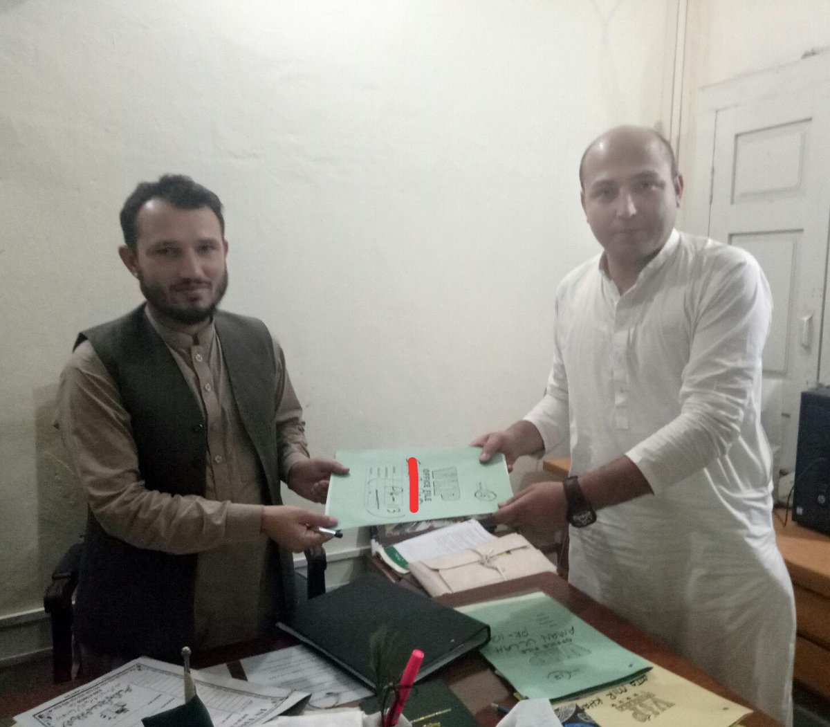 Sajad_Karwan's tweet photo. اپنے بڑوں اور قر یبی دوستوں سے صلا مشورہ کے بعد میں نے آج PK 113 کے لئے اپنے کاغذات نامزدگی جمع کر دی😊✌
New Leader New Vision and New Direction!!
#Vote_For_Peace_Prosperity
#Vote_For_Education
#Vote_For_TimeToChange
#Vote_For_SecureYourFuture
#Vote_For_Tomorrow
#Vote_For_Progr https://t.co/zWV817moyA