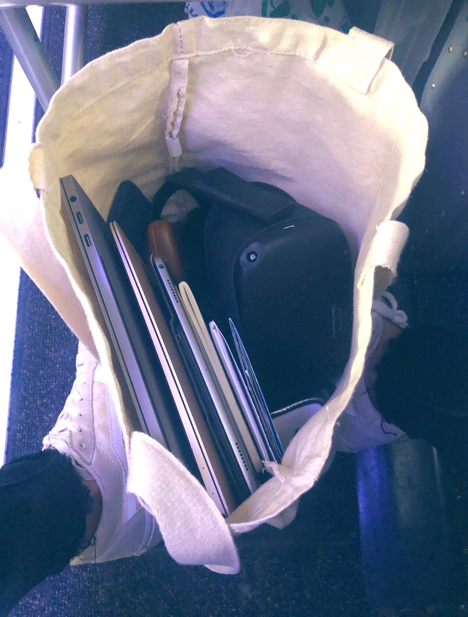 isabeltewes's tweet image. VR finally has a place in my tote bag, next to all my beloved tech things I take with me when I travel. Quest is a total game changer. I’m so happy to be part of this moment in history. 💻📱👁‍🗨♥️