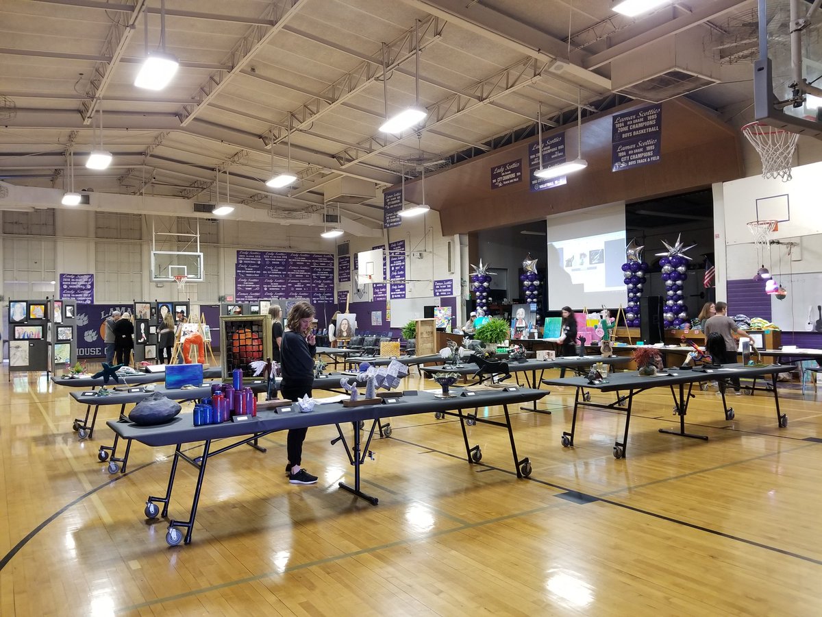 LamarVisualArts's tweet photo. LamARTarama! Is on the #WESTAUSTINSTUDIOTOUR 
Happening today from 1-4.

Check out student competition artwork and artwork for sale!!!

@LamarFineArts
@AISDVisualArt
@TXarted 
@taeaMSJH 
#LAMARVISUALART https://t.co/k6GL0WYWxU
