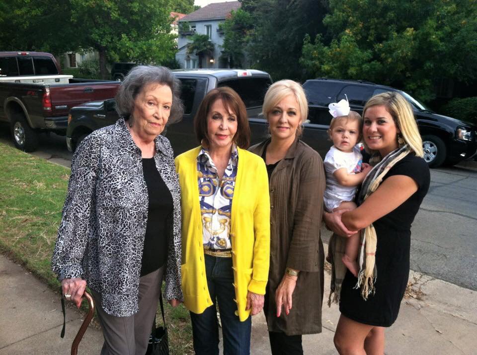 providencetitle's tweet image. Lauren Oliver wants to wish this special group of ladies a Happy Mother's Day! Her message is, "I love and adore each of you, thank you for setting an amazing example of what it means to be a Mother, I'm blessed!" #FiveGenerations 

#MothersdayCountdown