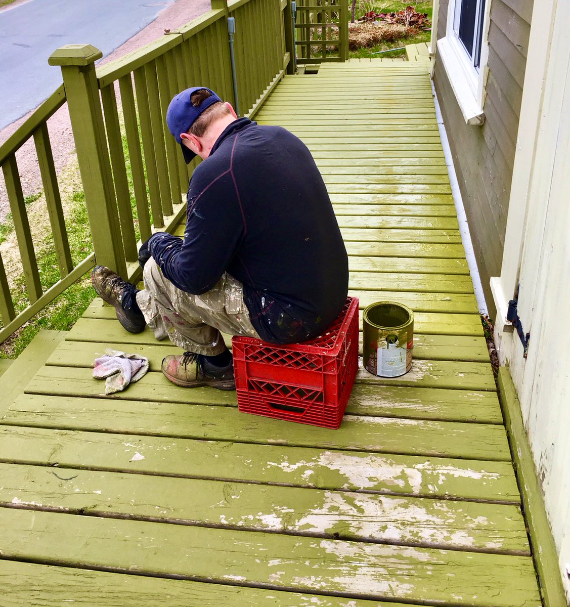 Aschoonerinn's tweet image. Just a little touch up painting today 

Inn patio furniture ?  Soon! 

#TiredOfWaiting
#SpringMaybe 
#OhMeNerves 
#SingleDigitTemps