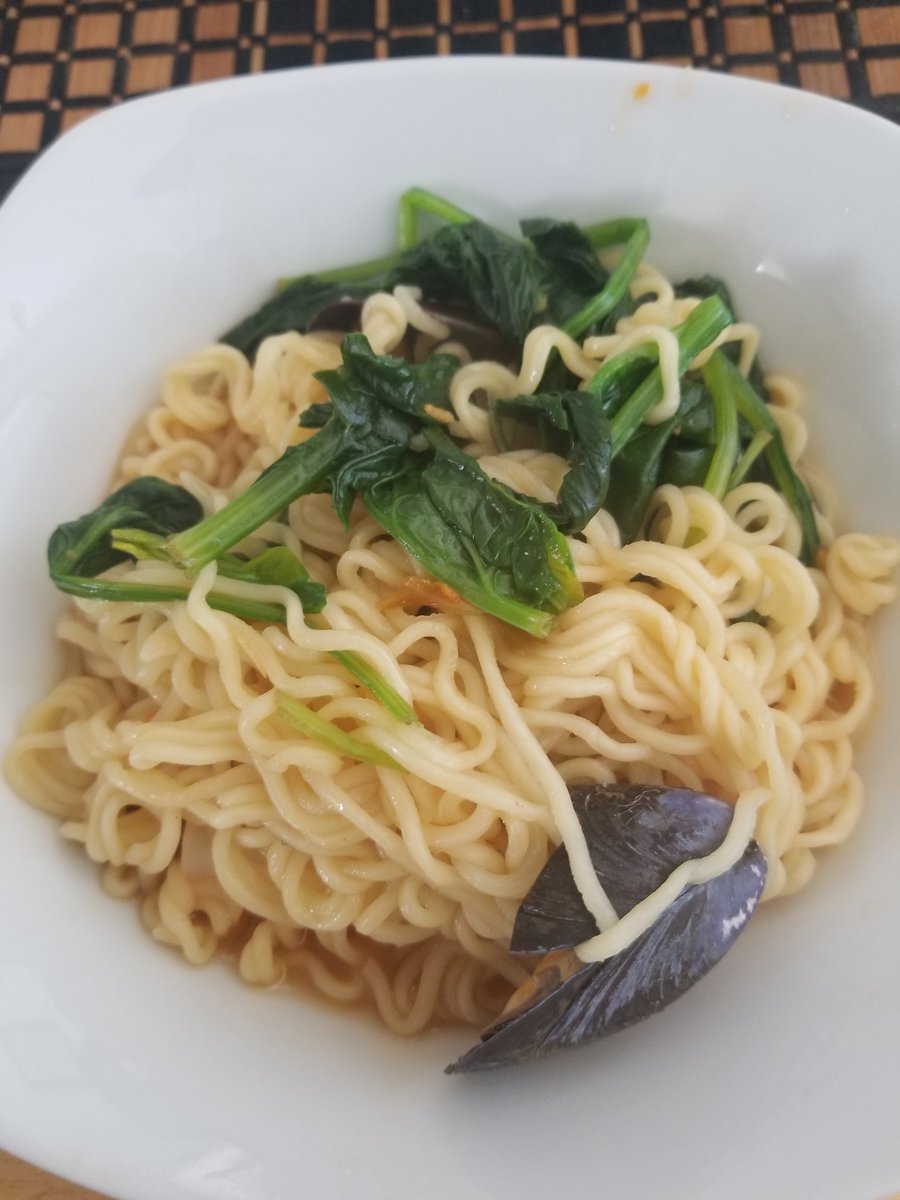 EmjayChef's tweet image. My sister make a mussel ramen, its good but i cant taste the mussel because its marinated in wine #ramen #foodtaste #breakfast