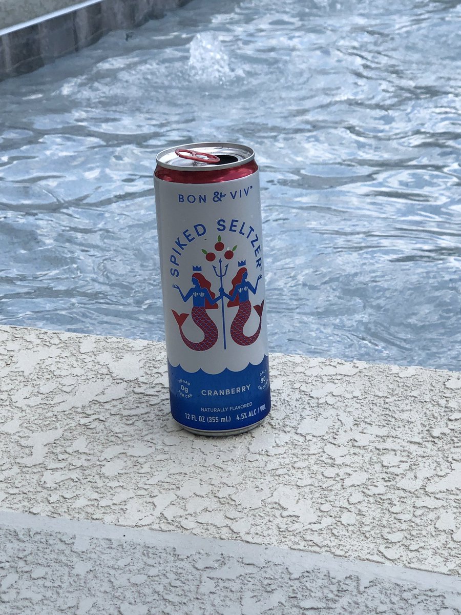 TballHR's tweet photo. Best poolside beverage ever @BONandVIV  #gotodrink #musthave https://t.co/mkn6uBIZey