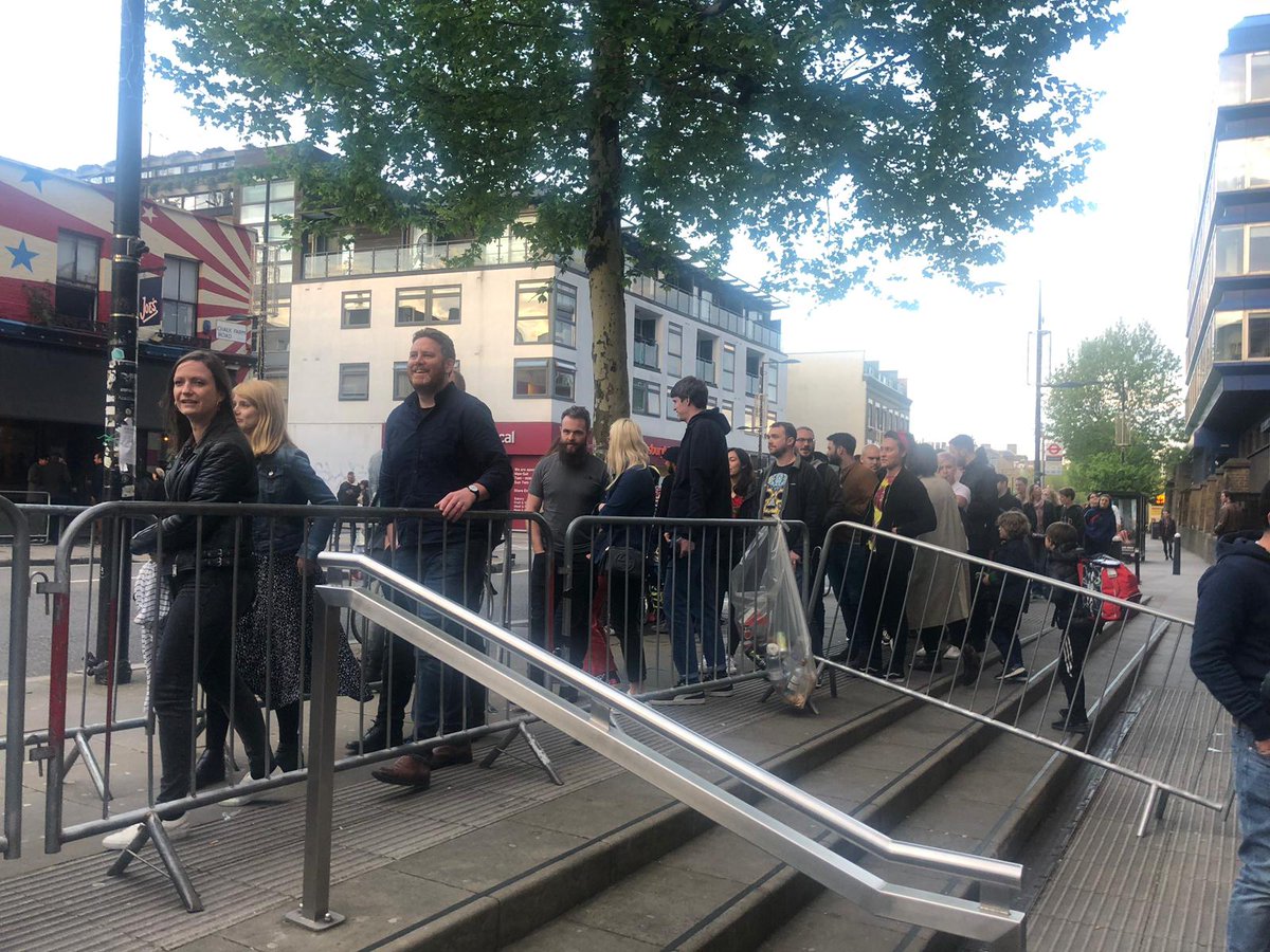 Thanks for queueing guys! Let the show begin!!! #LuchaLibre