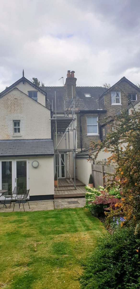 DyeMagScaffLtd's tweet photo. 3 side independent scaffold for roofing🔧😎
#waltononthames 
@DyeMagScaffLtd 
Instagram:@dyemagscaffolding 
#scaffolding #scaffbeezy #scaff4life #roofing #construction #builders #PoundNoteChasers #property #painting https://t.co/DGHXpQFob0