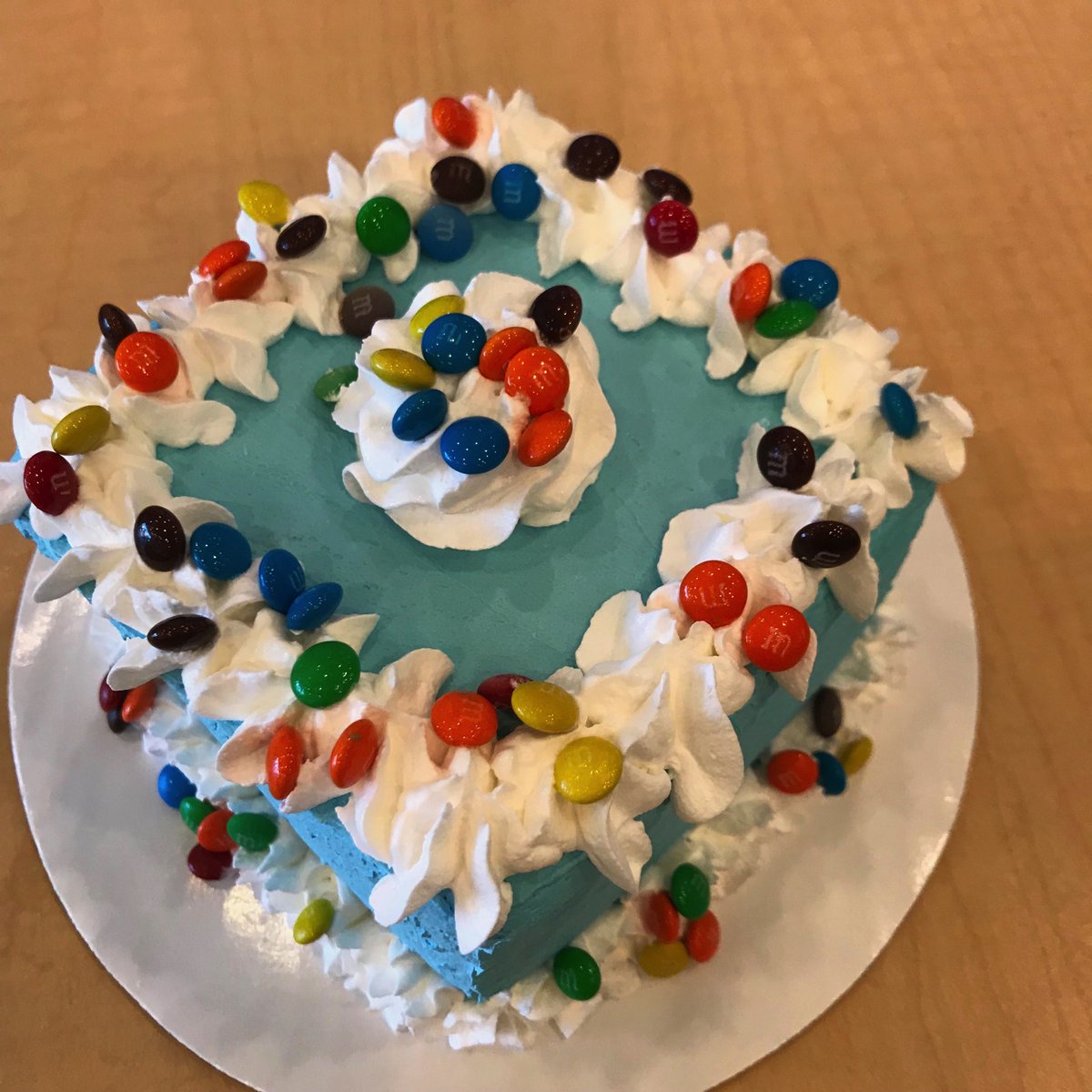 Mscjenks's tweet photo. Have you tried our blue cotton candy mini cake? Spoiler alert, they are super #delicious. Perfect to share for two, or one, we won't tell. Deliver with #doordash #grubhub and #ubereats. #weekend #saturday #delivery #cakes #share #nottoshare #marbleslabcreamery https://t.co/XBMBlc8fbV