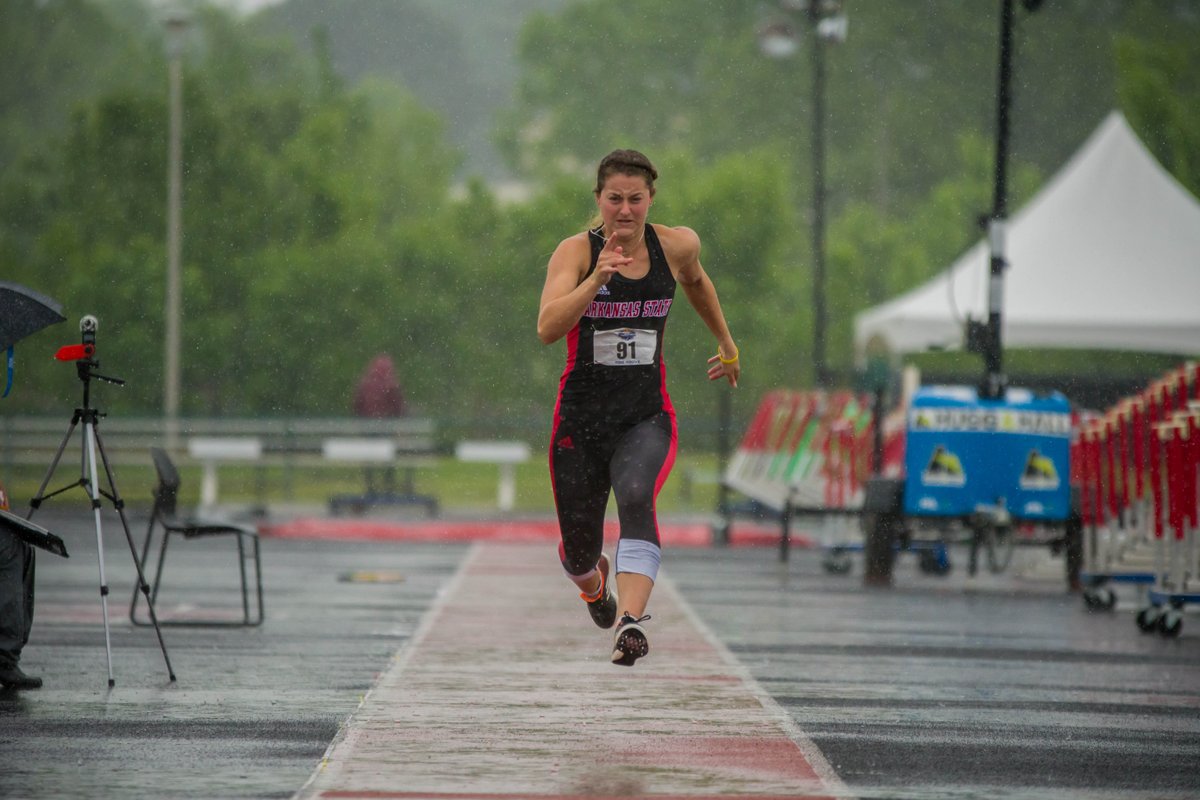 ASTATETRACK's tweet photo. ☔ Rain falling, but it's no obstacle. The meet goes on! #WolvesUp https://t.co/kTkzSCaiFW