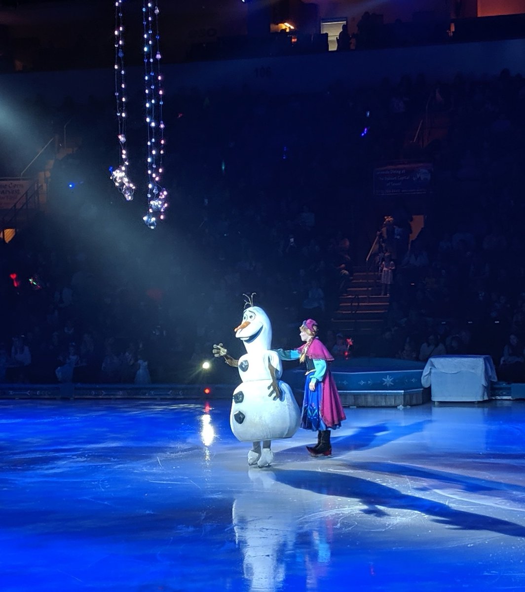 alachia's tweet photo. She lasted about half the show before she started to get restless. A critic like her Aunt. Lol. ❄️ #FrozenonIce https://t.co/BJNZ7tDjsS