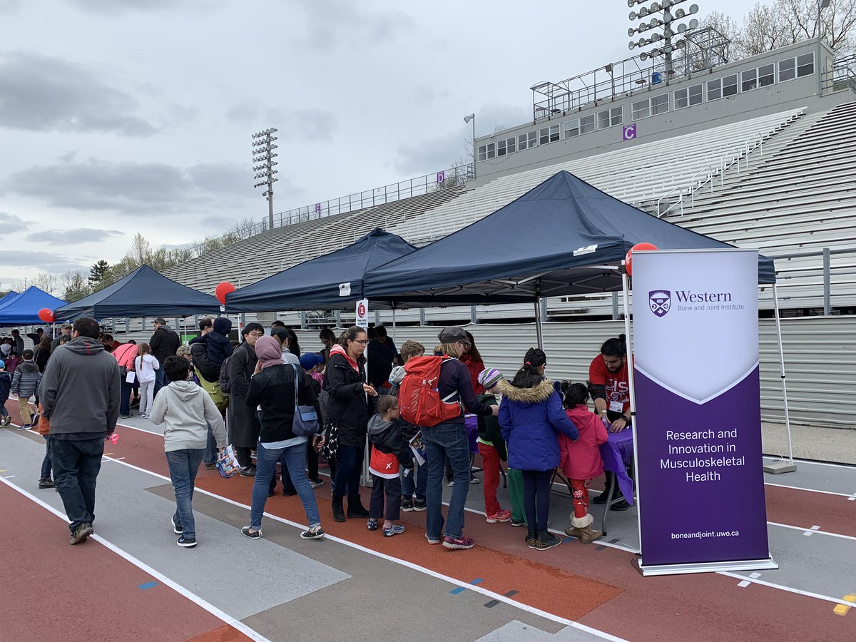 Busy day at the Bone and Joint institutes booth. #SciRen #ScienceRendezvous #OdySci @westernuBJI