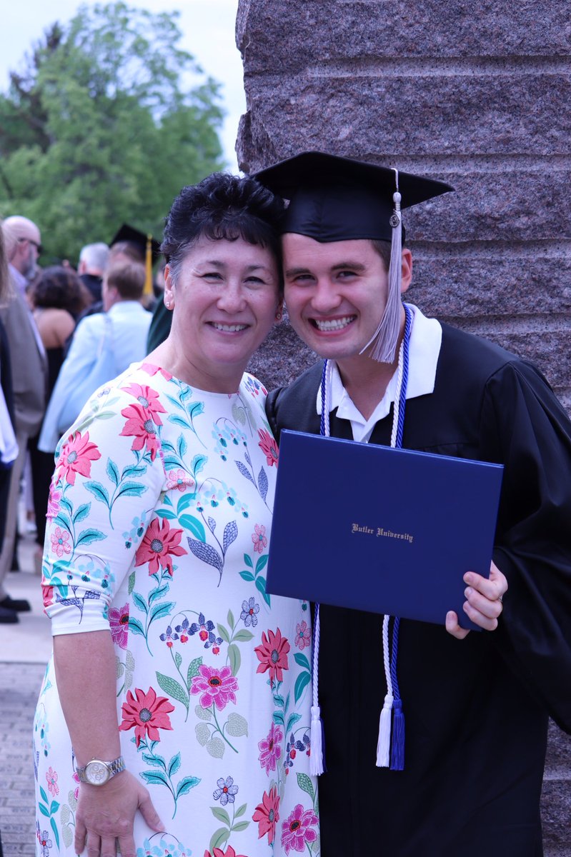 only_jans's tweet photo. who let this happen??? #ButlerGrad https://t.co/CuZCveNWUz