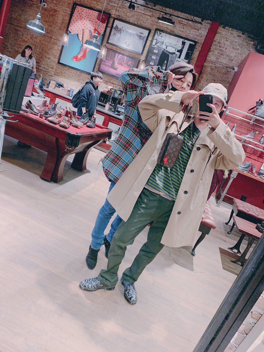 Hello Chicago! Don't worry, Hobi hyung and I rest and have a lot of fun here in america. 
-PJM