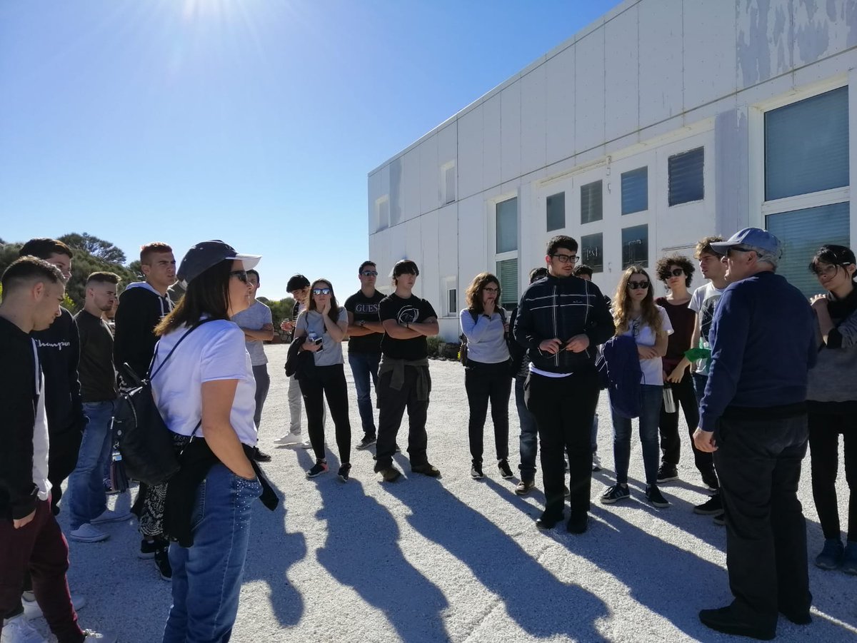 PinoContigo's tweet photo. 🎉Cerramos la campaña visitando el Observatorio del Teide con un gran grupo de Matemáticas y Física
🔝Aprender de expertos de la @ull y compartir esta experiencia con tantos jóvenes ha sido fantástico
🤗Energía revitalizante para afrontar la jornada de reflexión
#VotaPino #13M https://t.co/qLIfqnLGTm