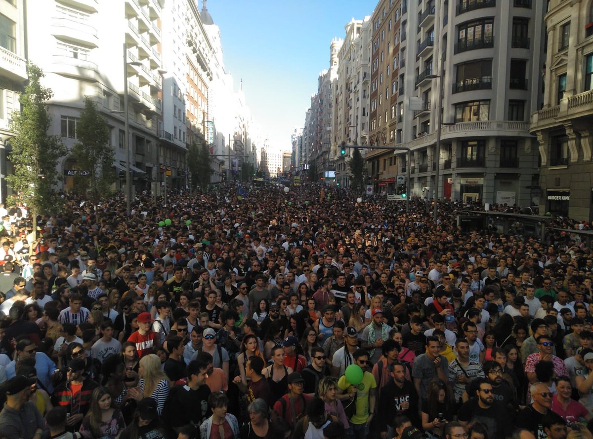 Patty_Pompas's tweet photo. Yo creo que una imagen dice mas que mil palabras! Así que no se si es reto superado, pero como siempre ha sido increible. Gracias a todas las que habéis hoy estado gritando ¡LIBERTAD PARA MARÍA! @FederacionFAC @mujerescannabis #MMMM19 #cannabis https://t.co/DWRAQGQvLu