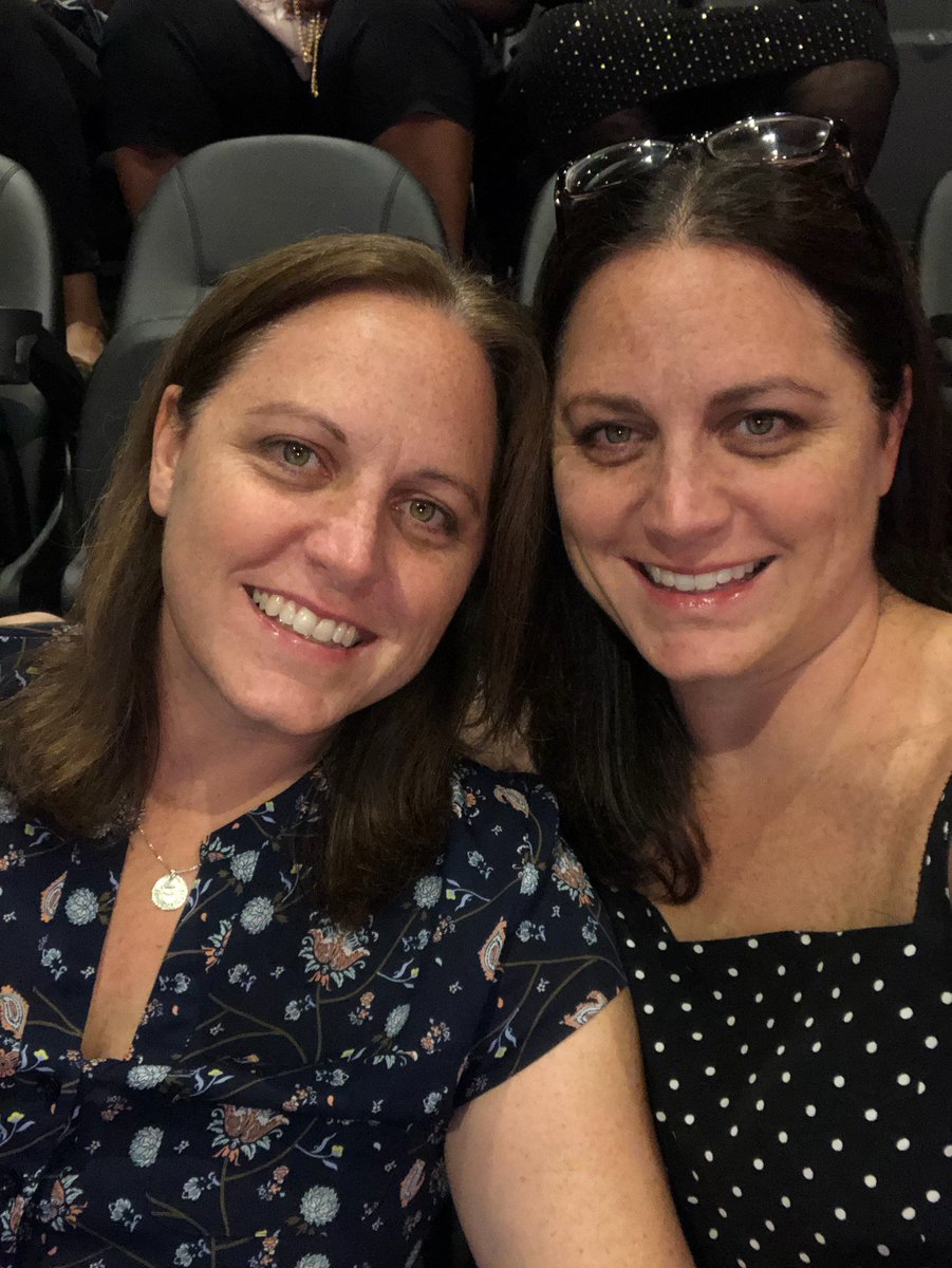 An intimate conversation with Michelle Obama!!#IAmBecoming
