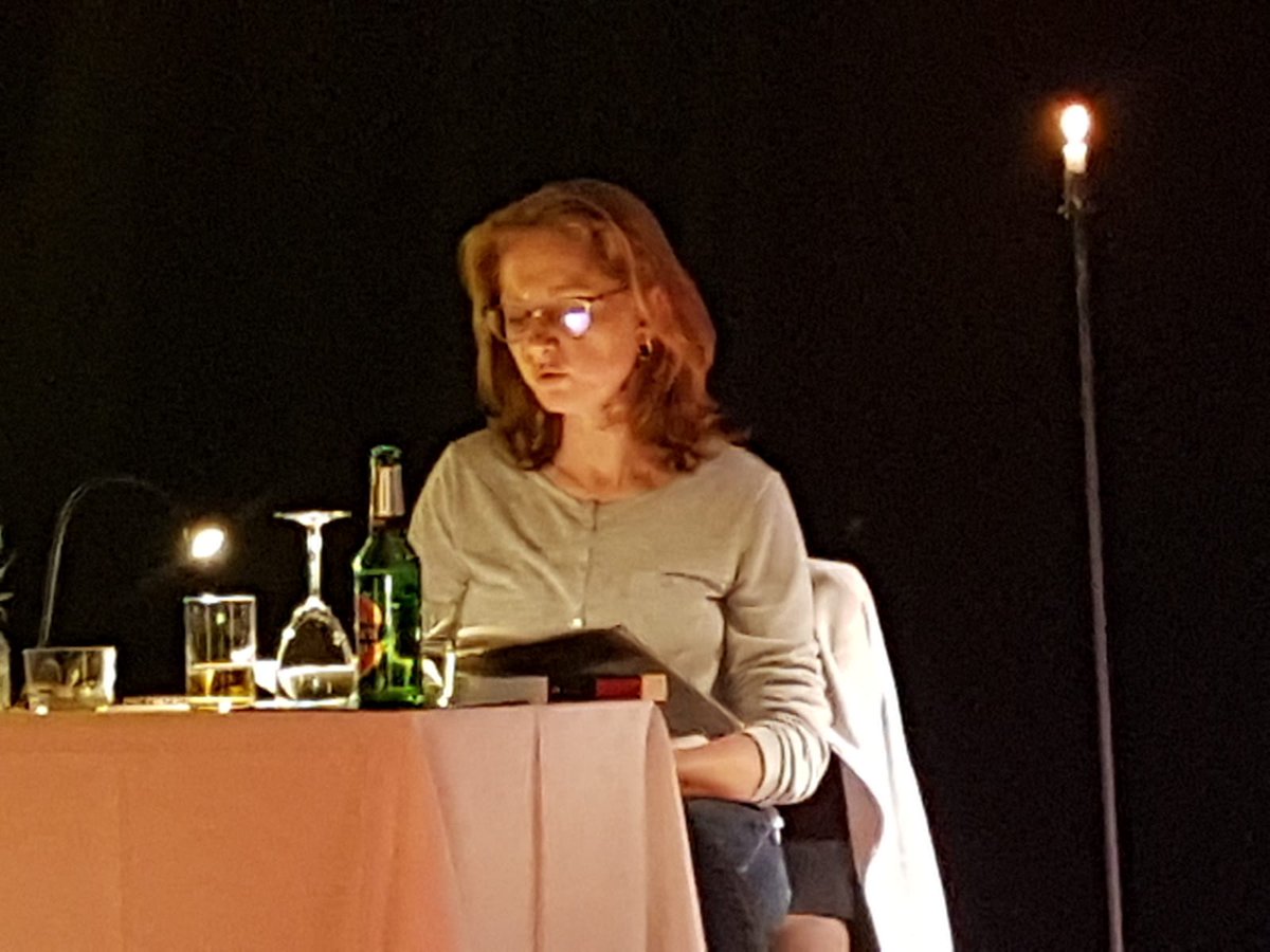 ReglindisR's tweet photo. Bewegende Lesung mit Reglindis Rauca im Kunsthaus sans titre Potsdam aus ihrem aktuellen Manuskript. Im Anschluss wurde emotional diskutiert ;) https://t.co/8VnwdBFvGp