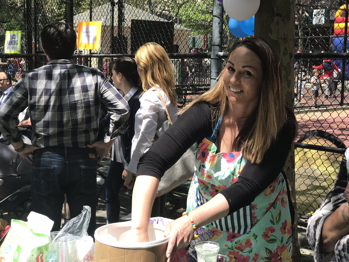 PS84Lions's tweet photo. Thank you PS84 Parent Volunteers ... another successful Spring Fair!#d3schools #CEC3 #ps84parents https://t.co/ozMQeXekiq