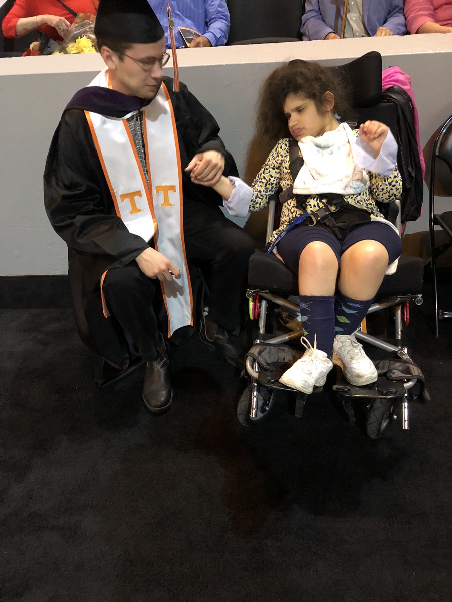 joeyhickman's tweet image. #UTGrad2019 Shelby is proud of big brother Scott!