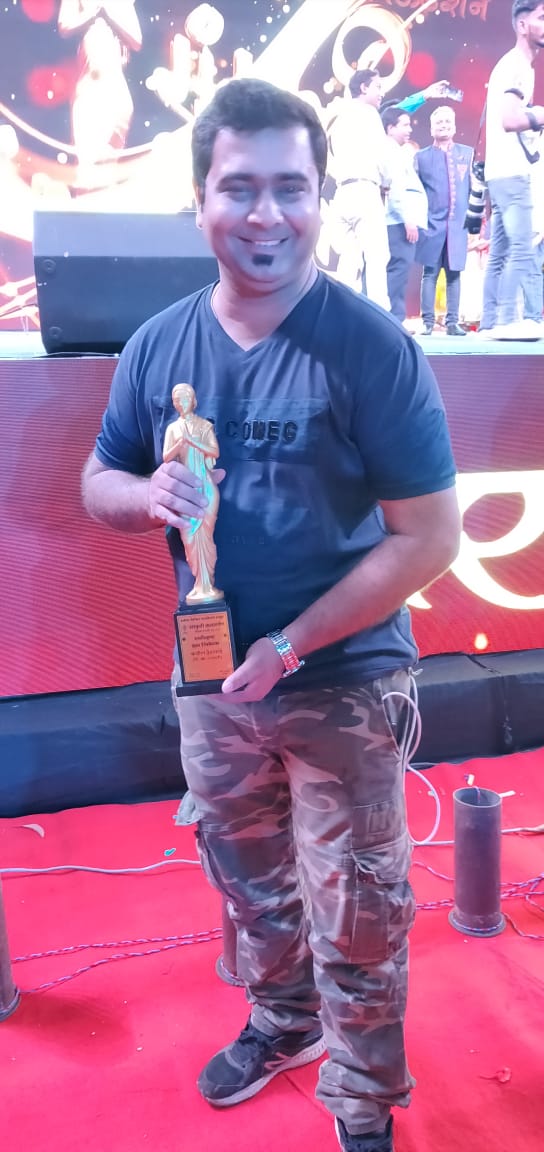 JournoKapil's tweet photo. धन्यवाद 'संस्कृती कलादर्पण' पुन्हा एकदा विश्वास ठेवल्याबद्दल..सर्वोत्कृष्ट वृत्तनिवेदक (मनोरंजन विभाग) - कपिल देशपांडे ( टीव्ही नाईन मराठी)@TV9Marathi @PlanetMarathi  @SKDAward @RohitVishwakarm @zeemarathi @marathimovies @ColorsMarathi https://t.co/7MuBTnpx6x