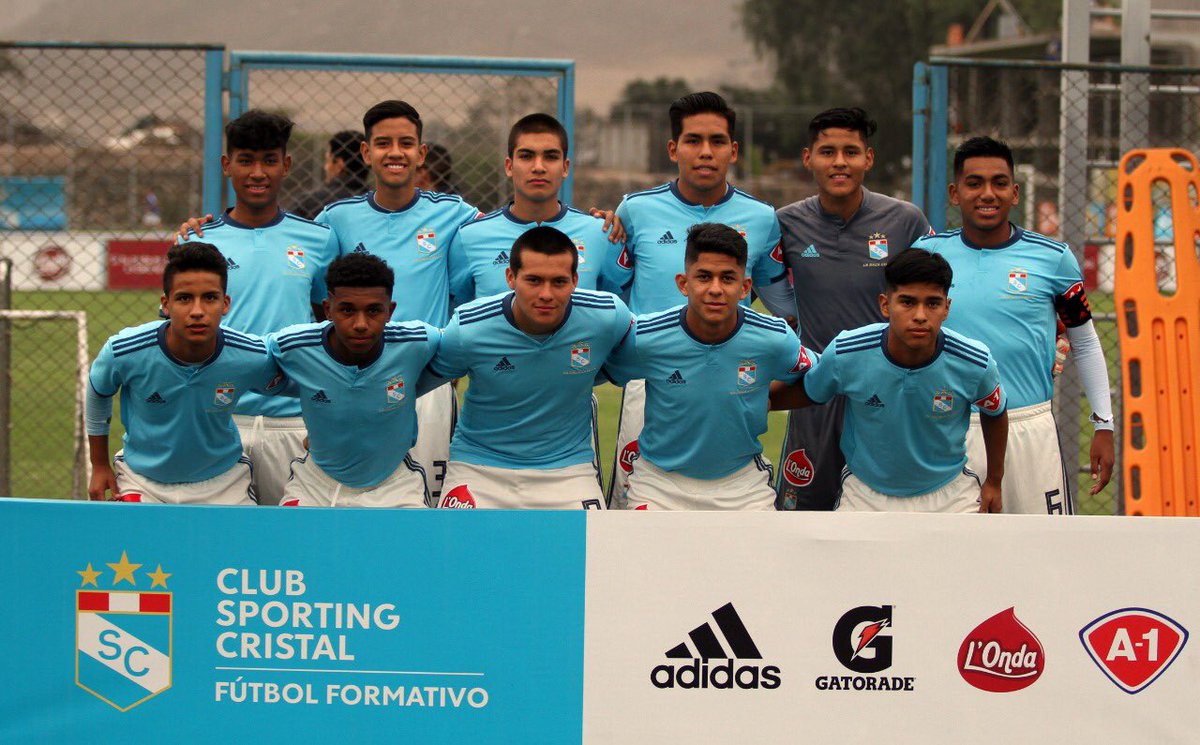 ClubSCristal's tweet photo. #CopaFederaciónOro
#Cat2003 

⚽️ @ClubSCristal 5-0 @clubucv 
📍La Florida 

#FuerzaCristal 
#LaRazaCeleste 
#FormandoPersonas https://t.co/svxTEeHjtS