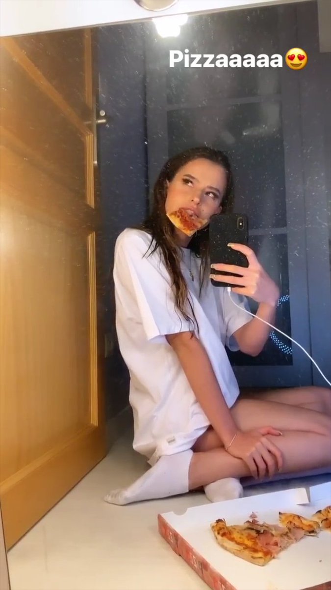 Leaxcookiee1's tweet photo. She is so cute 😍🍕 https://t.co/4YcWPikSk1