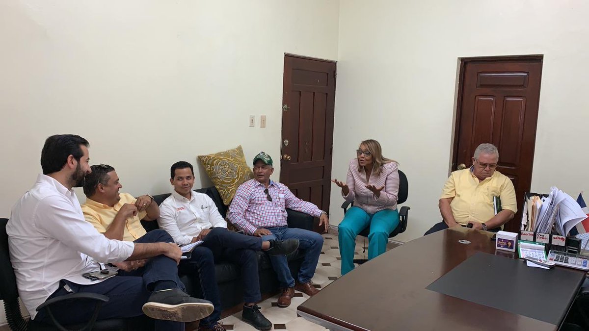 DouglasBorrell's tweet photo. Reunión de coordinación de trabajo en San Pedro de Macoris con el sr. Gobernador #PedroMota y la Diputada #JuanaVicente a la vez estuve en compañía de del Dir. De pavimentación vial #AxelPimentel buscando soluciones a los problemas presentados en dicha provincia. https://t.co/ruHq1wNWpQ