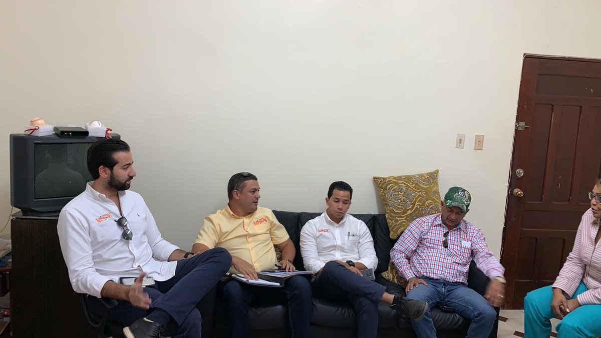 DouglasBorrell's tweet photo. Reunión de coordinación de trabajo en San Pedro de Macoris con el sr. Gobernador #PedroMota y la Diputada #JuanaVicente a la vez estuve en compañía de del Dir. De pavimentación vial #AxelPimentel buscando soluciones a los problemas presentados en dicha provincia. https://t.co/ruHq1wNWpQ
